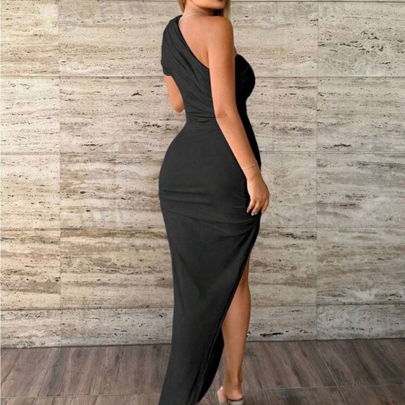 Black long one shoulder ruched thigh slit dress - Picture 2 of 3